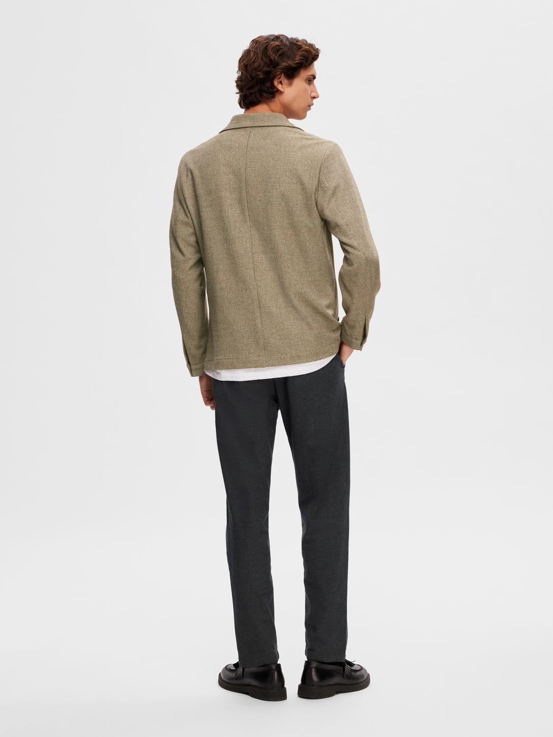 model_shot-back